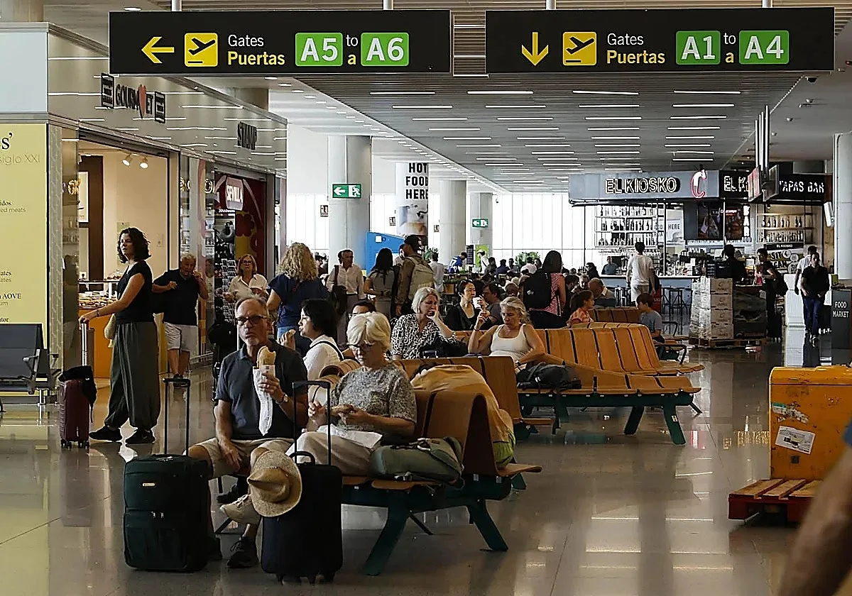 Dos detenidos en el aeropuerto de Sevilla por identificarse con documentación falsa