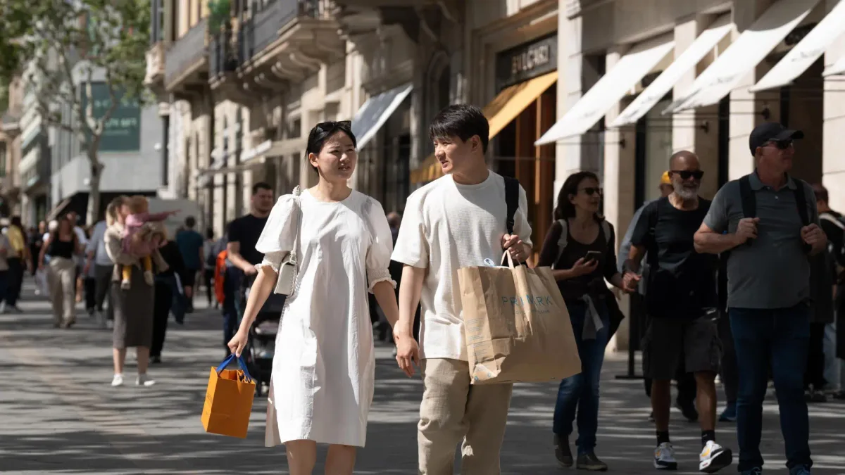España registra nuevos récords turísticos en julio: las visitas suben un 4,6% y el gasto aumenta un 10,9%