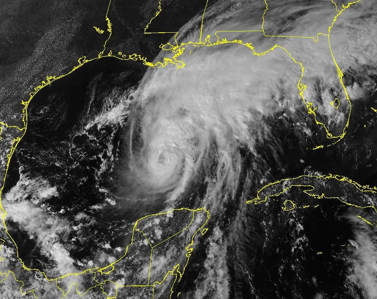 Florida desplegará más de 12.000 oficiales ante el impacto del huracán Isaías