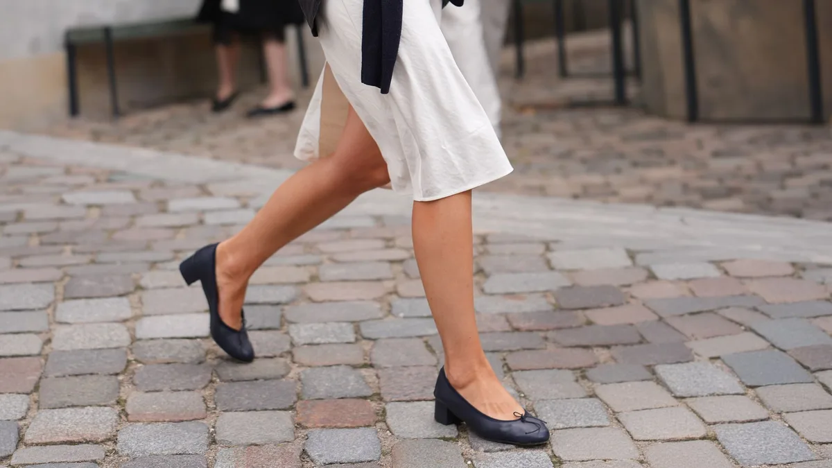 Llegan a Zara las bailarinas con tacón grueso que sustituyen a las sandalias cuando llega el otoño: son igual de cómodas que las planas y más sofisticadas