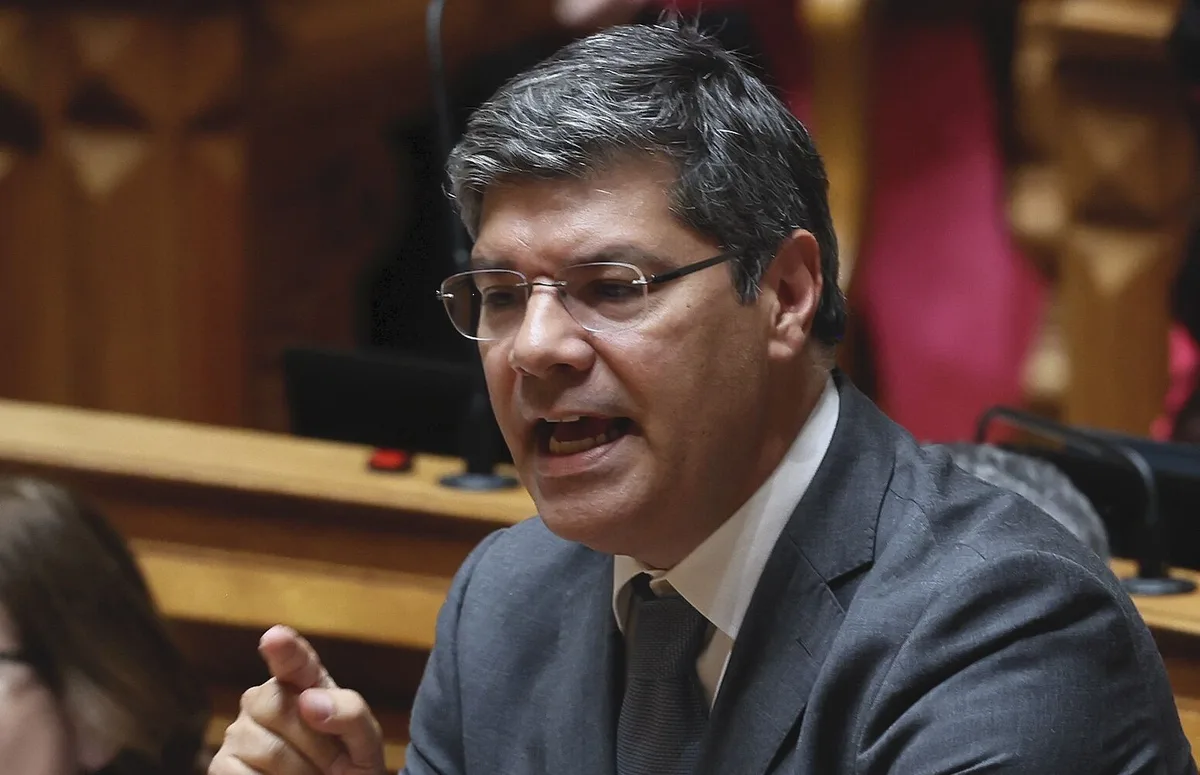 Debate de urgência no Parlamento: “os portugueses não vão aguentar até janeiro”