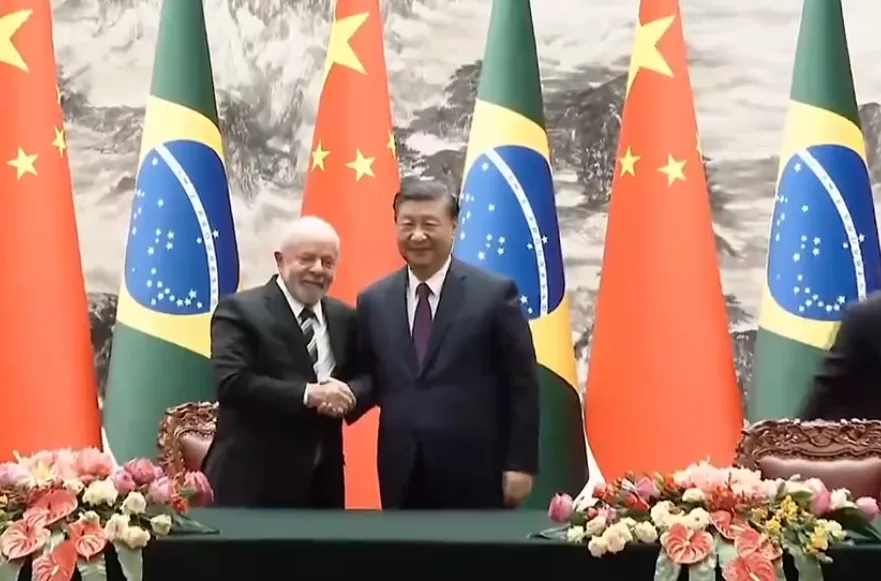 Sob Lula, China bate recorde de comércio com o Brasil, com destaque para petróleo
