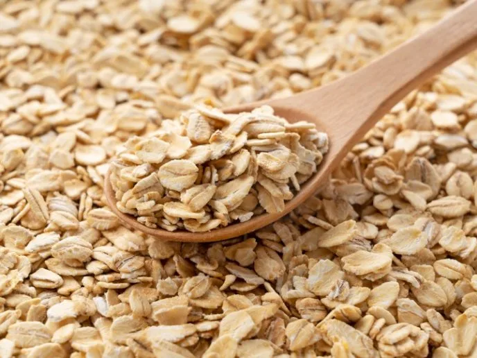 Avena tibia para manos resecas: cómo calmar la piel en casa