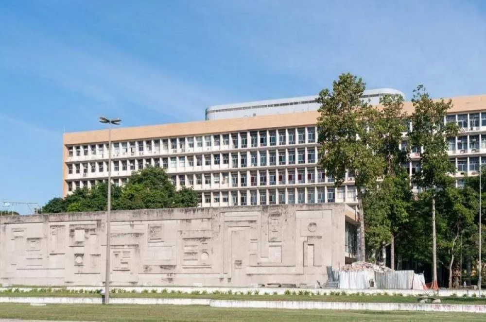 UFRJ revoga título de embaixador dos EUA ligado ao golpe de 1964