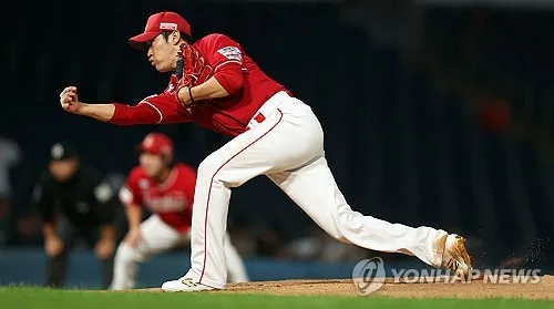 SSG, '잠수함 투수' 박종훈과 결별…8명 재계약 불가 통보