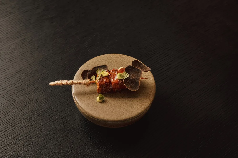 R$ 1.500 e só 8 lugares: por dentro do novo “omakase italiano” do chef Matteo Panfilio no luxuoso Aman Venice