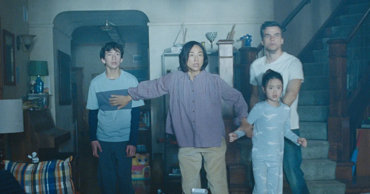 Final explicado de 'A Última Casa', Top 2 da Netflix Brasil com Wagner Moura: entenda as criaturas e o mistério da mensagem de rádio