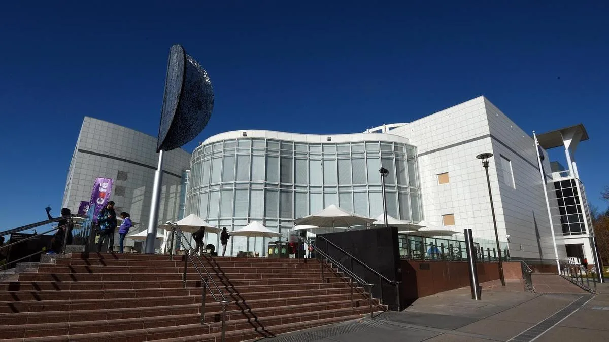 Federal Government hit with major fine after schoolgirl burned at Questacon exhibit