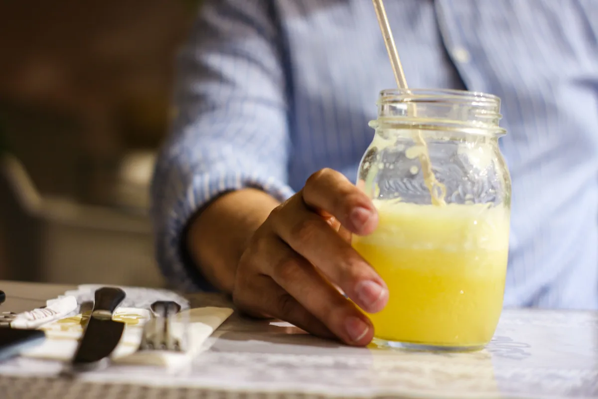 Pensó que tenía una infección urinaria y se automedicó con jugo, pero los médicos descubrieron algo mucho más grave