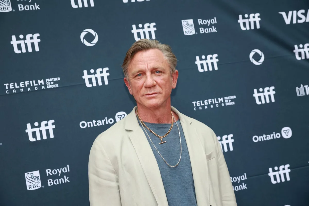 Daniel Craig buys haunted 18th century pub in London