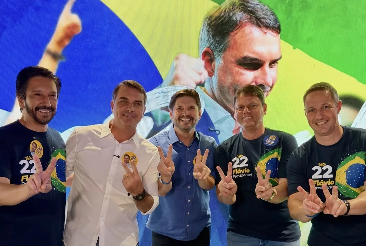 O pedido de Flávio Bolsonaro a prefeitos paulistas no segundo turno