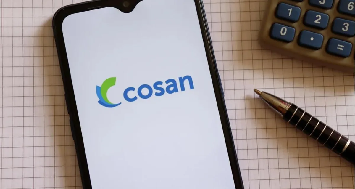 Fitch tira Cosan (CSAN3) de observação negativa, mas mantém alerta para dívida