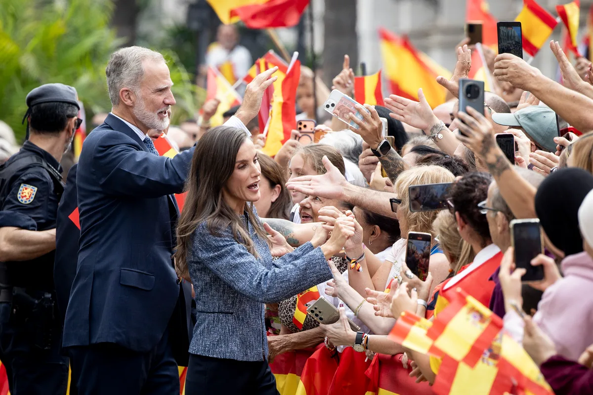 Cuando la Corona raya a la altura del pueblo