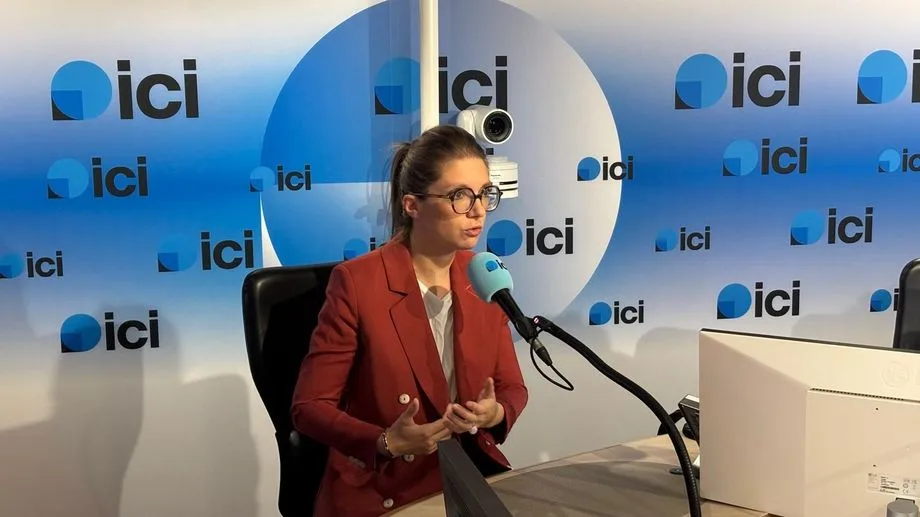 Violences faites aux femmes : des affiches dans les toilettes des aires d'autoroute, annonce la ministre Aurore Bergé
