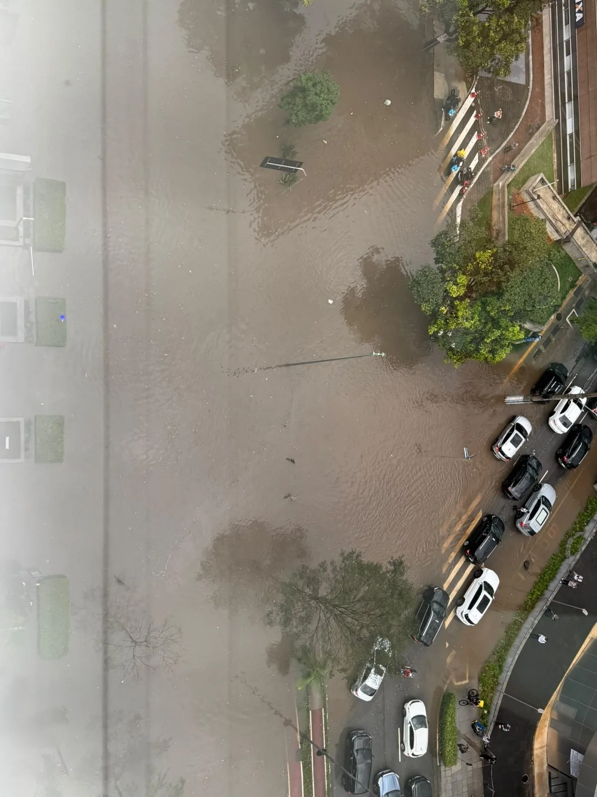 Rodízio de veículos é suspenso na cidade de SP devido às fortes chuvas nesta quarta