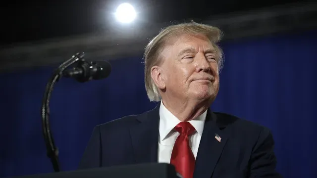 Trump diz que crescimento do PIB resolverá dívida "com muita facilidade"