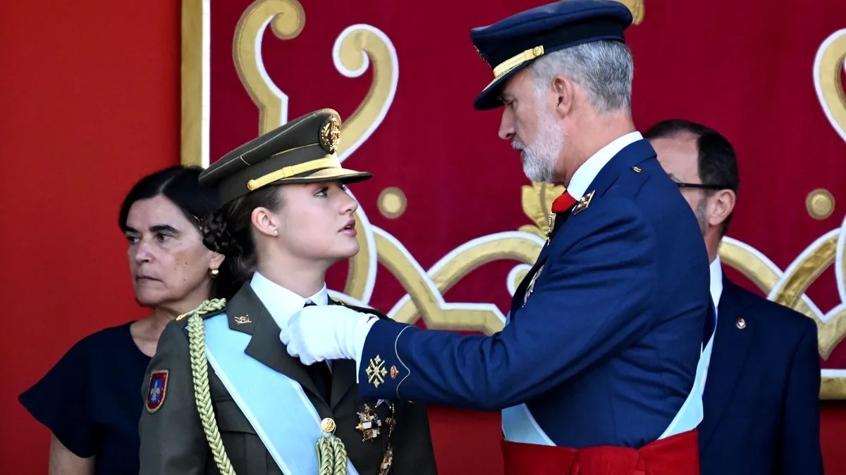 La princesa Leonor, en apuros durante el desfile del 12-O: pierde el Toisón de Oro y así lo ha solventado