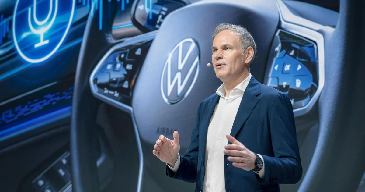 De « Olli » à « Herr Blume » : comment Oliver Blume, patron de Volkswagen, longtemps apprécié pour sa proximité avec les salariés, est devenu la cible de leur colère