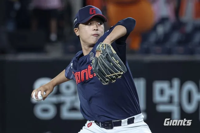 '역전 위기 삭제→1⅔이닝 무실점' 불펜인데 벌써 시즌 8승…김태형 감독 "박정민 덕분에 승기 잡았다" [오!쎈 대전]