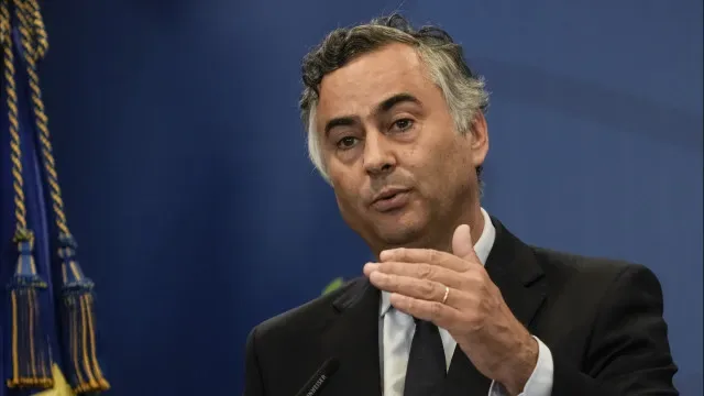 Educação em Portugal? Ministro acusa Carneiro de ignorar problemas