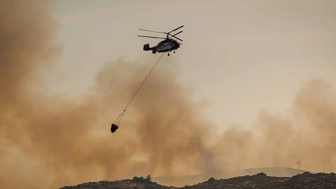 Quatro incêndios ativos no norte do país reforçados com meios aéreos