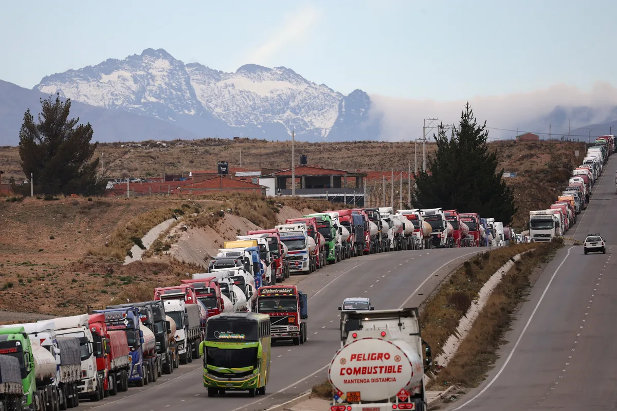 Bolivia duplica el precio del diésel para los “grandes consumidores” en plena crisis de abastecimiento