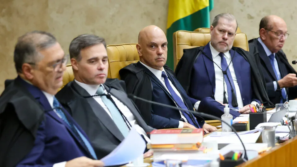 Gilmar e Dino sabotam julgamento com tumulto e subterfúgios para blindar Moraes