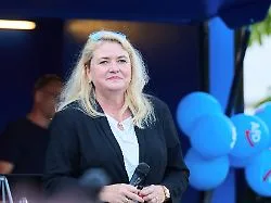 Nazi-Devotionalien gefunden: Berliner AfD-Spitzenkandidatin verteidigt Mitarbeiter nach Razzia