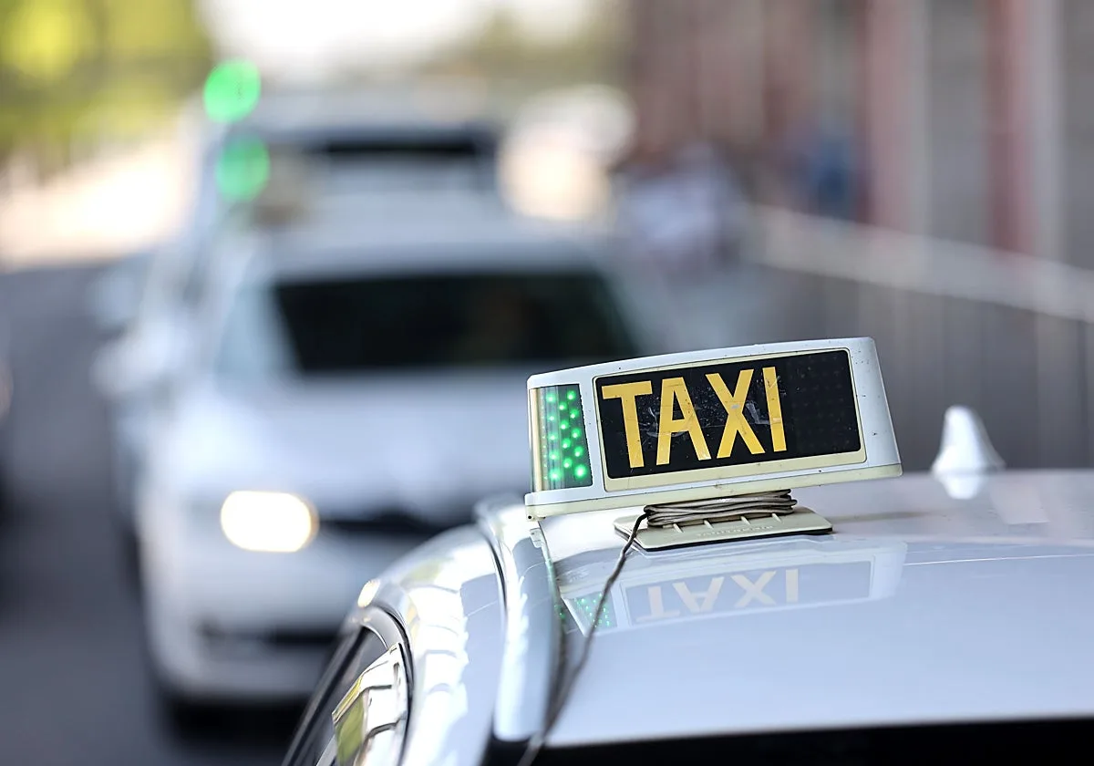 La tarifa del taxi del aeropuerto de Sevilla empata con la de Madrid y Barcelona