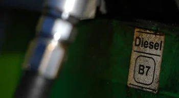 Escassez de gasóleo transforma refinarias em "minas de ouro"