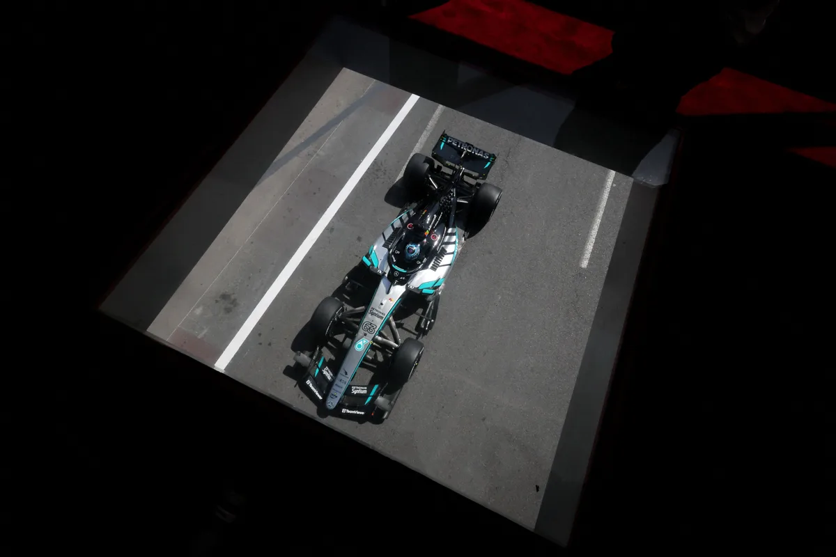 GP do Azerbaijão: Russell lidera 1º treino livre, e Bortoleto é 10º
