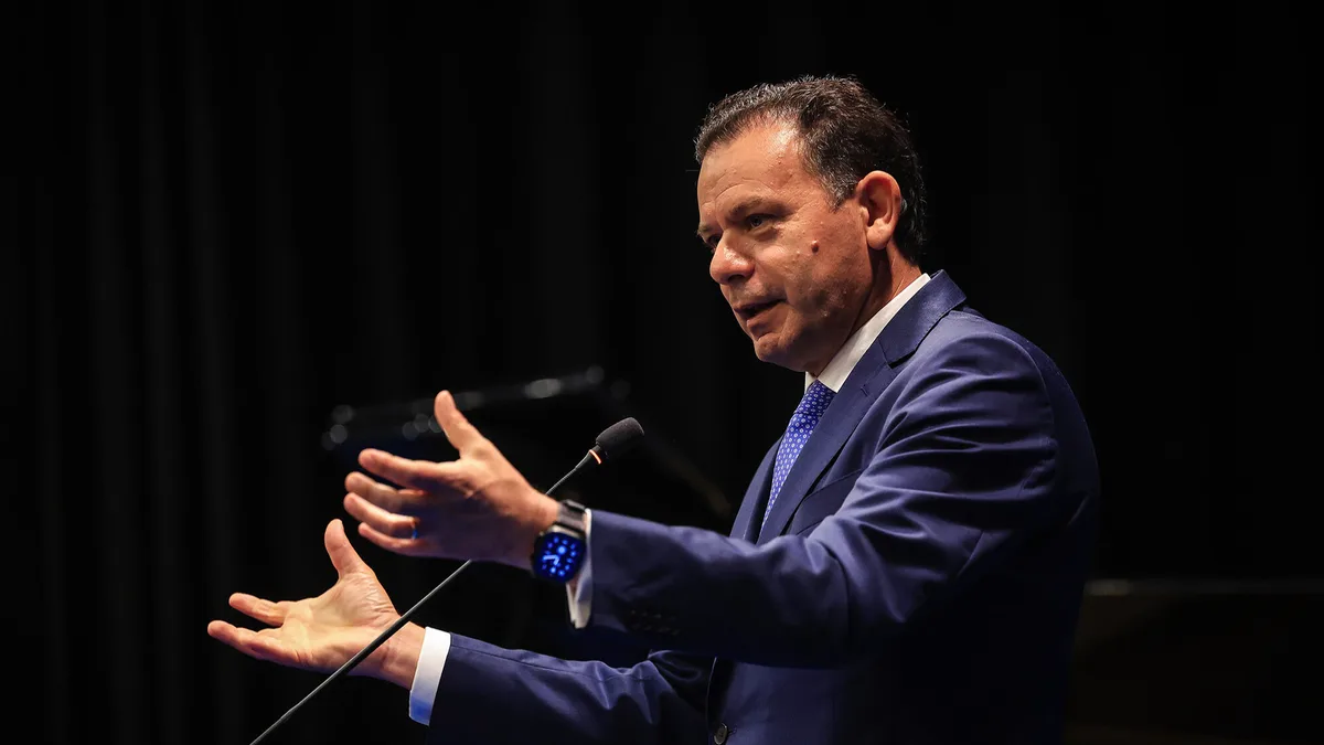 Conselho de Ministros vai aprovar descida do IRS. Montenegro garante “equilíbrio orçamental”
