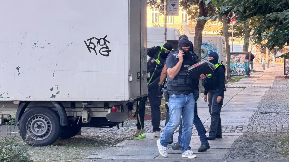 Durchsuchungen: Festnahmen bei Razzien gegen Schusswaffengewalt in Berlin