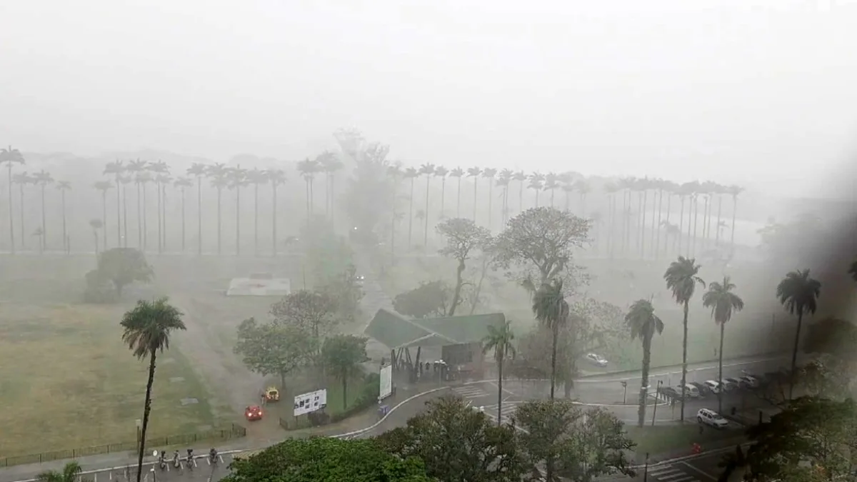 Pancadas de chuva atingem cidades do Vale do Paraíba na manhã deste sábado; veja registros