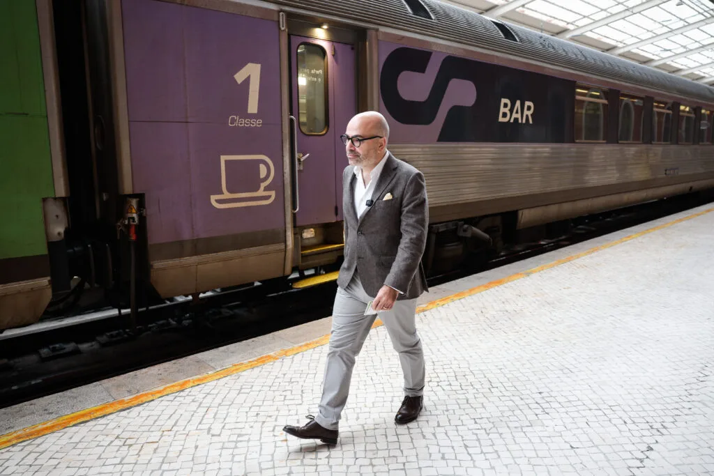 Passe ferroviário verde em Lisboa e Porto pode dispensar compra do Navegante e Andante