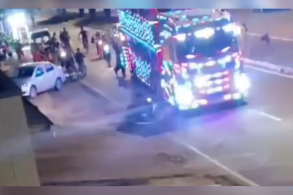 Motociclista morre após ser atropelado por "Carreta da Alegria" em RO
