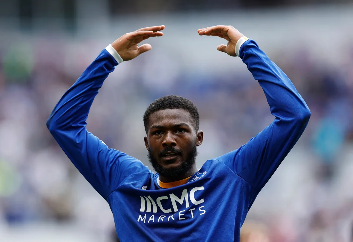 Maitland-Niles screamer earns Everton 2-2 draw with Man United