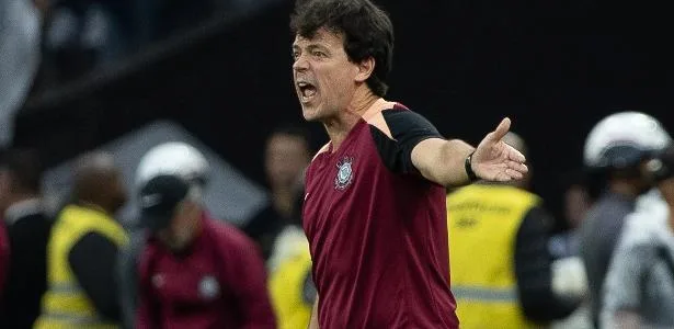 Trio pode voltar após 3 meses, mas Diniz ganha dor de cabeça no Corinthians