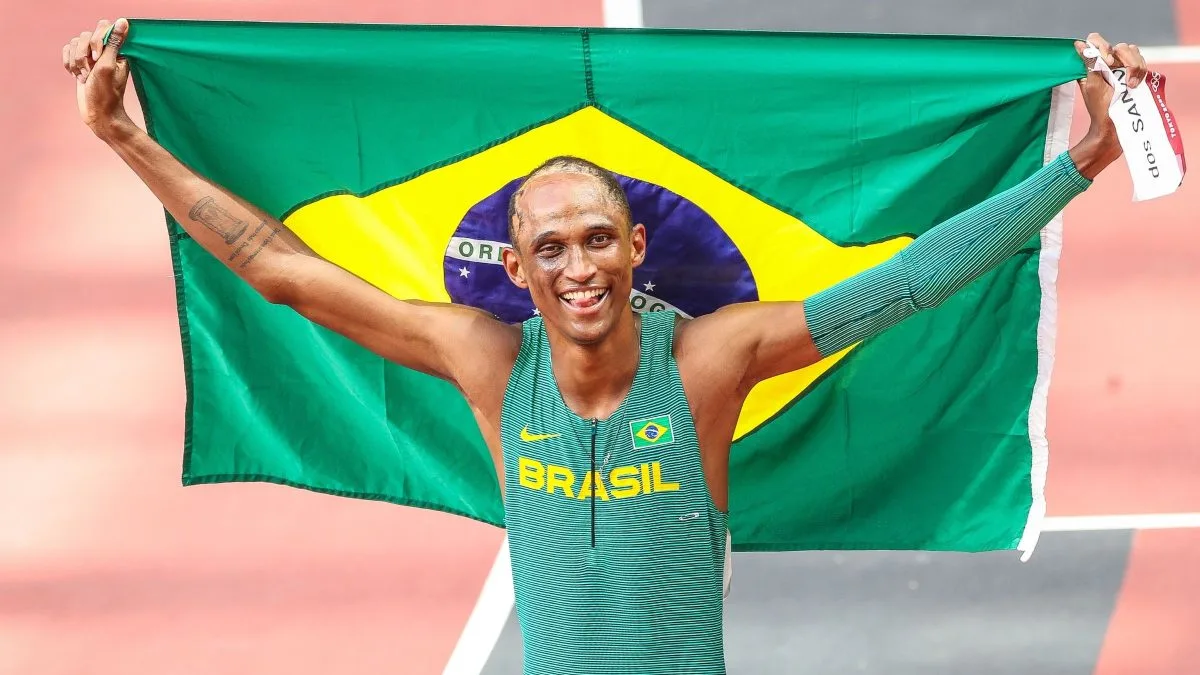 Alison dos Santos faz tempo impressionante e quebra recorde mundial dos 400 metros com barreiras