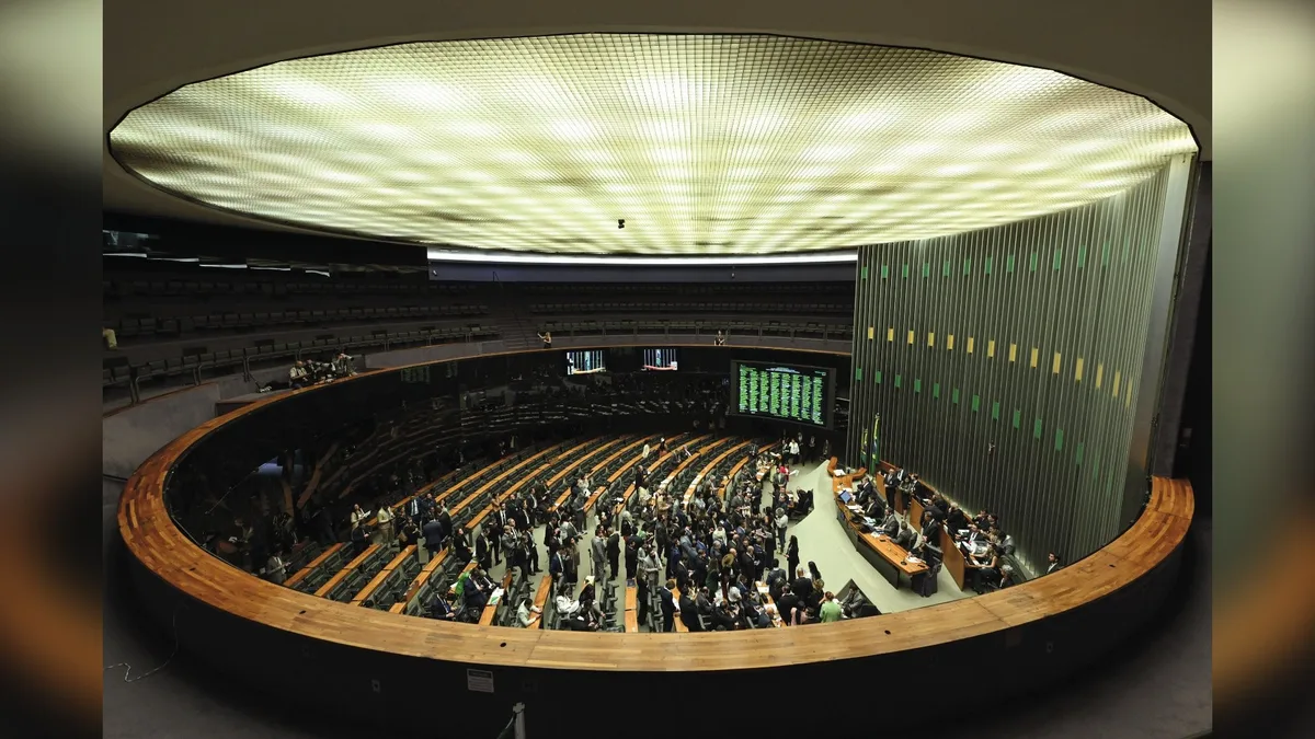Congresso aprova projeto que desonera combustíveis e inclui até benefício à Fifa