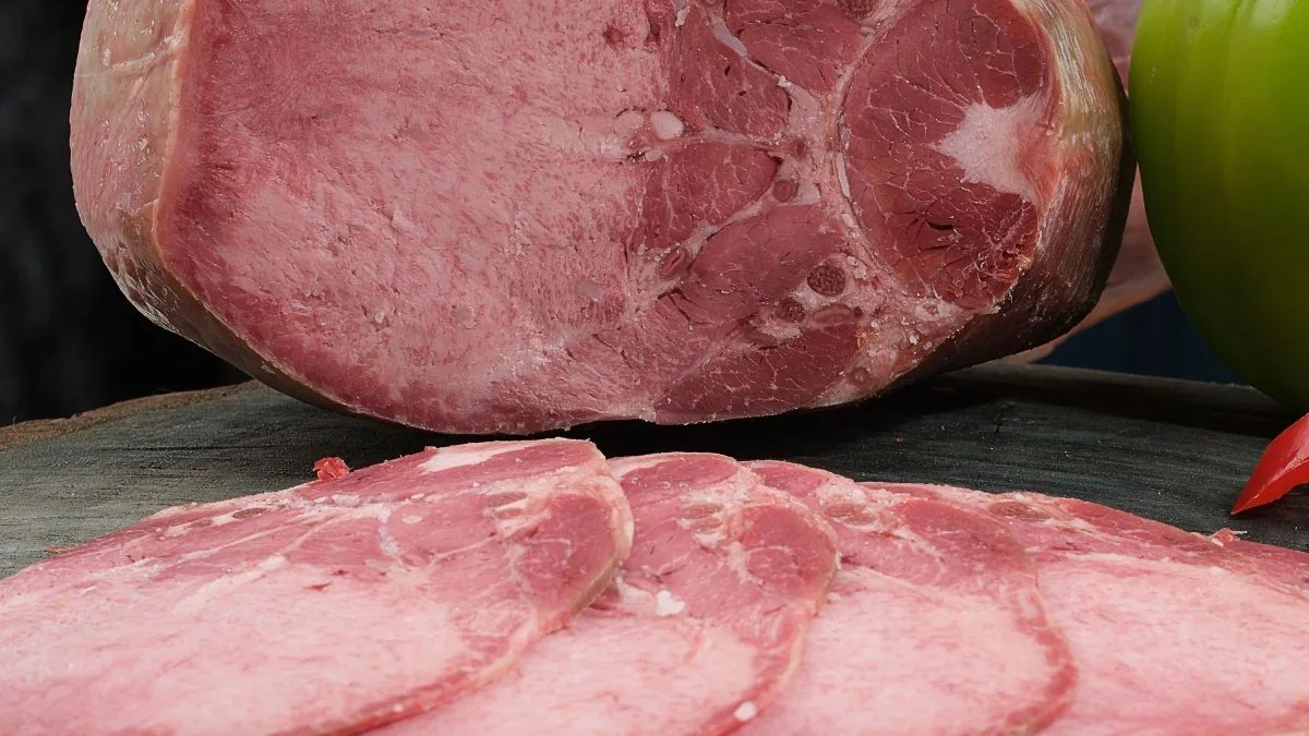 Anvisa proíbe venda de lote de lombo suíno por excesso de conservantes; consumo do produto deve ser interrompido