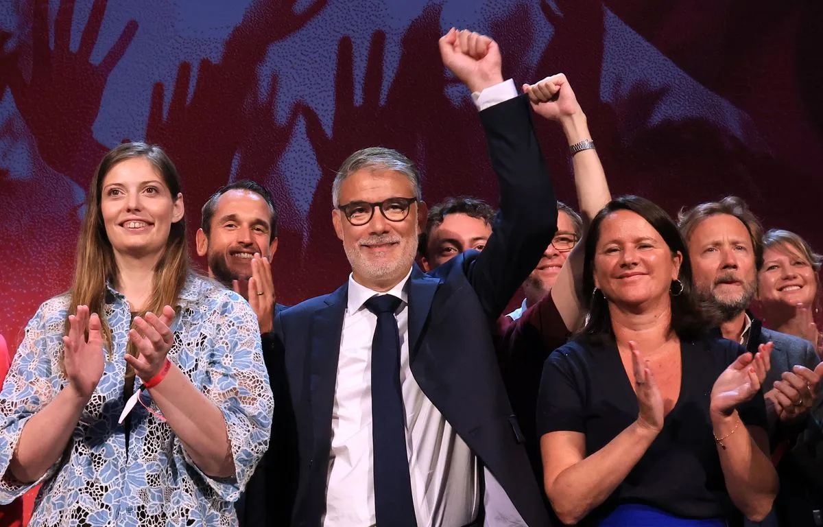 Présidentielle 2027 : Olivier Faure reproche à Hollande et Glucksmann de se tourner vers le centre-droit