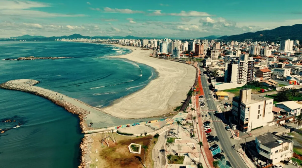 Megaobra de alargamento de R$ 31,5 milhões coloca praia minúscula de volta no mapa e muda visual em SC