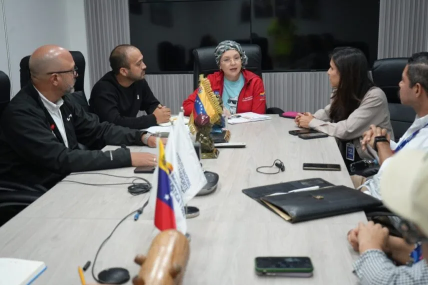Intt impulsa articulación con sector automotriz para optimizar trámites vehiculares