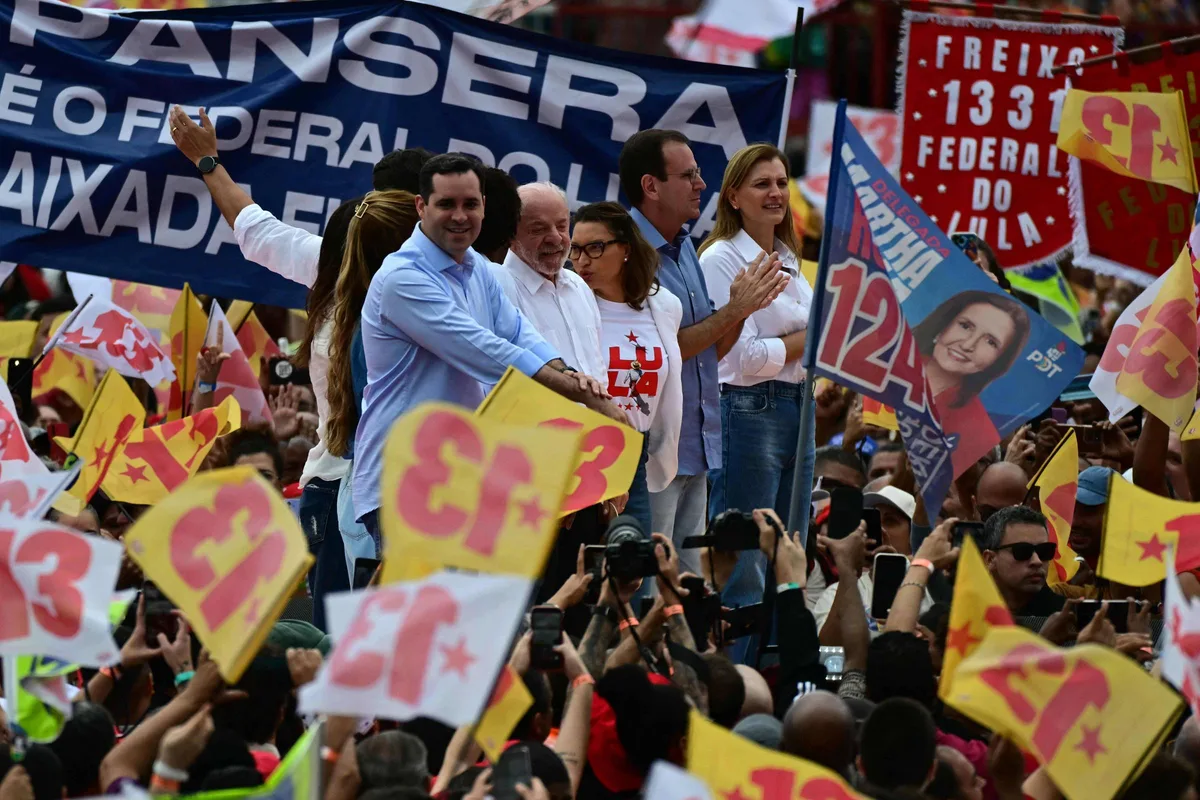 Lula promete resolver segurança sem pirotecnia e diz que Paes vai continuar limpeza de interino no RJ
