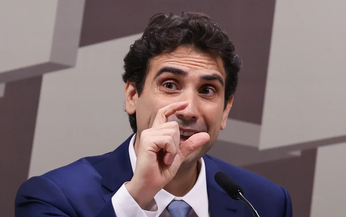 Galípolo alerta para avanço do endividamento e diz que BC prepara medidas para o crédito