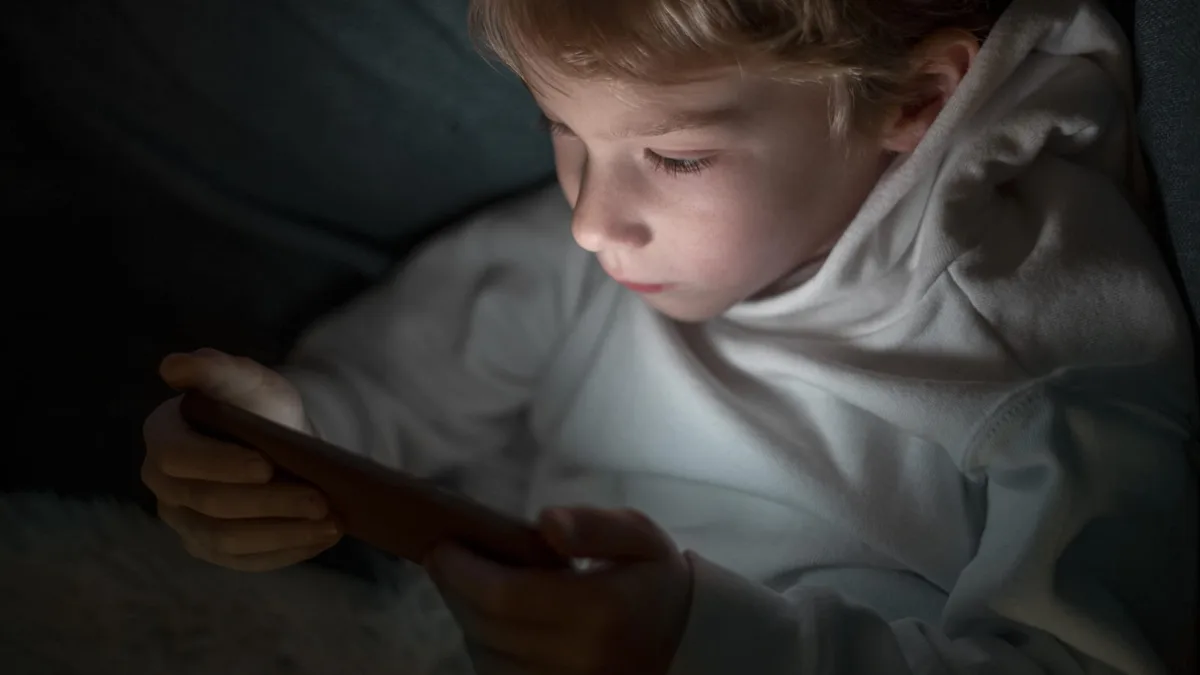 EU KIDS Act avança: menores de 15 anos terão novas regras nas redes sociais