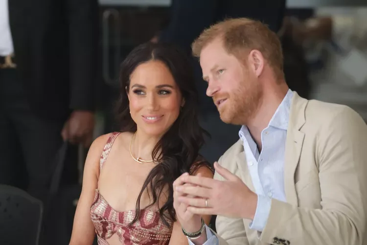 Enrique y Meghan llegaron al Reino Unido