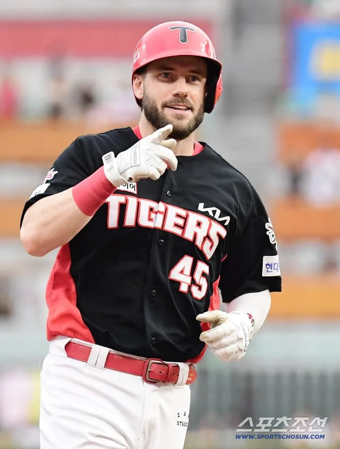 176㎞! '홈런 3위'에도 한국 등진 거포. 'KBO 퇴출' 좌완에게 강렬한 일격…올해도 '34홈런' 힘은 진퉁