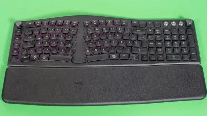 Razer Pro Type Ergo im Praxistest: Nicht nur ergonomisch eine Vollkatastrophe